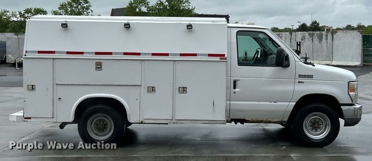 image for item EK2998 2011 Ford E350 Super Duty utility van