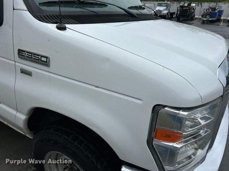 image for item EK2998 2011 Ford E350 Super Duty utility van