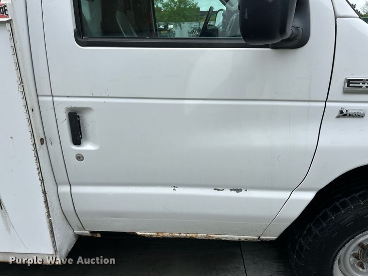 image for item EK2998 2011 Ford E350 Super Duty utility van