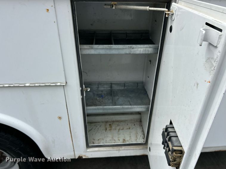 image for item EK2998 2011 Ford E350 Super Duty utility van