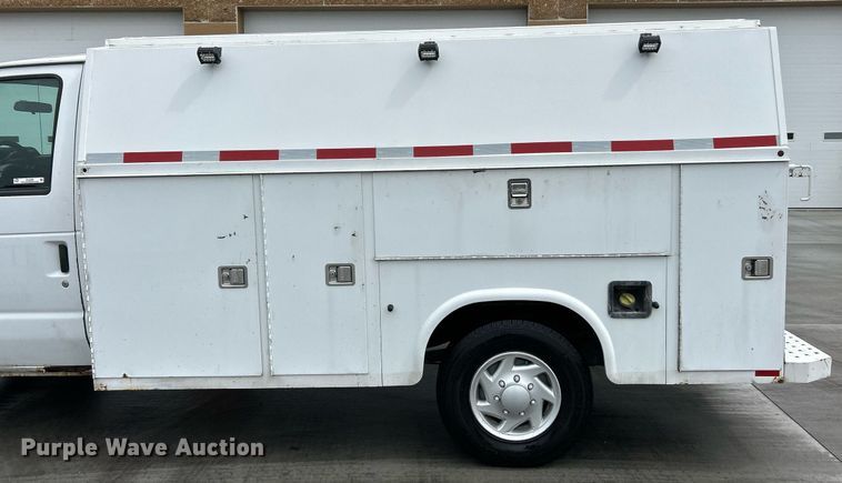 image for item EK2998 2011 Ford E350 Super Duty utility van