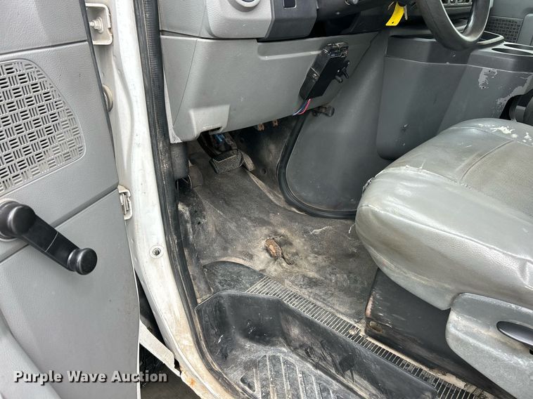image for item EK2998 2011 Ford E350 Super Duty utility van