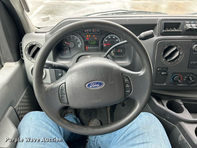 image for item EK2998 2011 Ford E350 Super Duty utility van