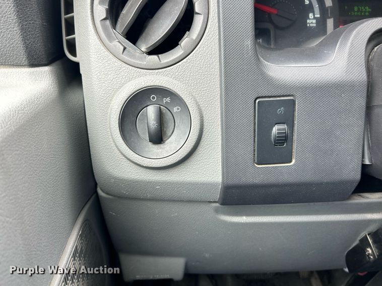 image for item EK2998 2011 Ford E350 Super Duty utility van