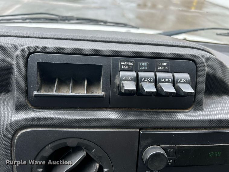 image for item EK2998 2011 Ford E350 Super Duty utility van