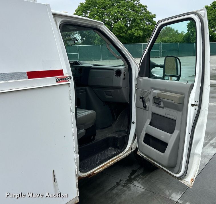 image for item EK2998 2011 Ford E350 Super Duty utility van
