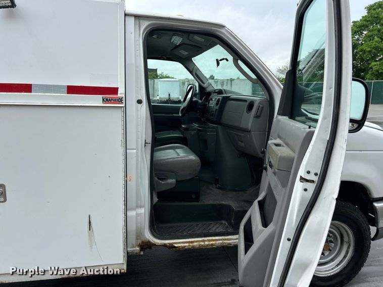 image for item EK2998 2011 Ford E350 Super Duty utility van