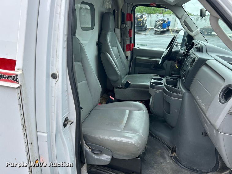 image for item EK2998 2011 Ford E350 Super Duty utility van
