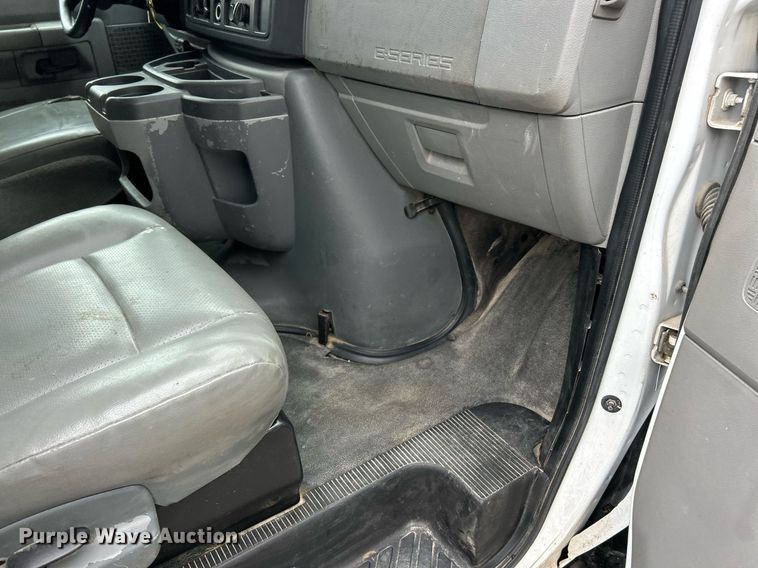 image for item EK2998 2011 Ford E350 Super Duty utility van