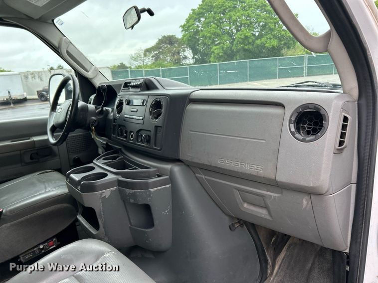 image for item EK2998 2011 Ford E350 Super Duty utility van