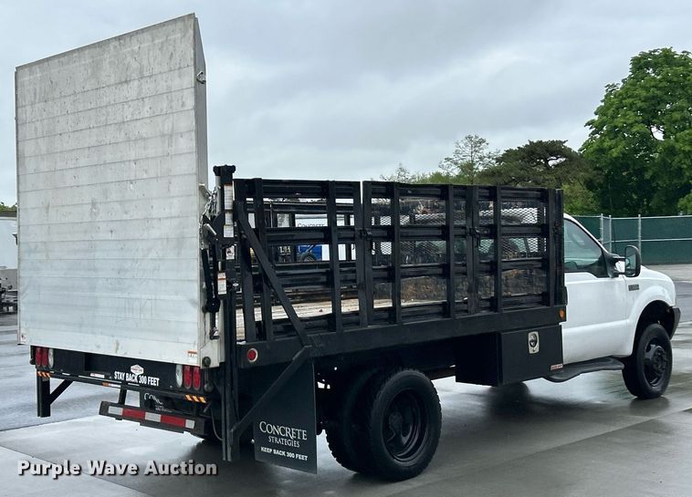 image for item EK2999 2003 Ford F550 Super Duty flatbed truck