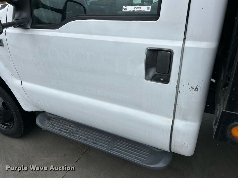 image for item EK2999 2003 Ford F550 Super Duty flatbed truck