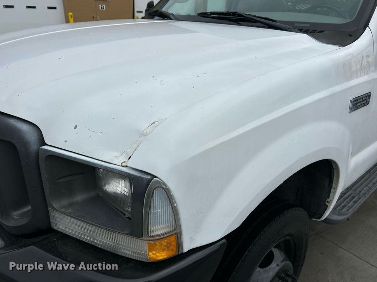 image for item EK2999 2003 Ford F550 Super Duty flatbed truck