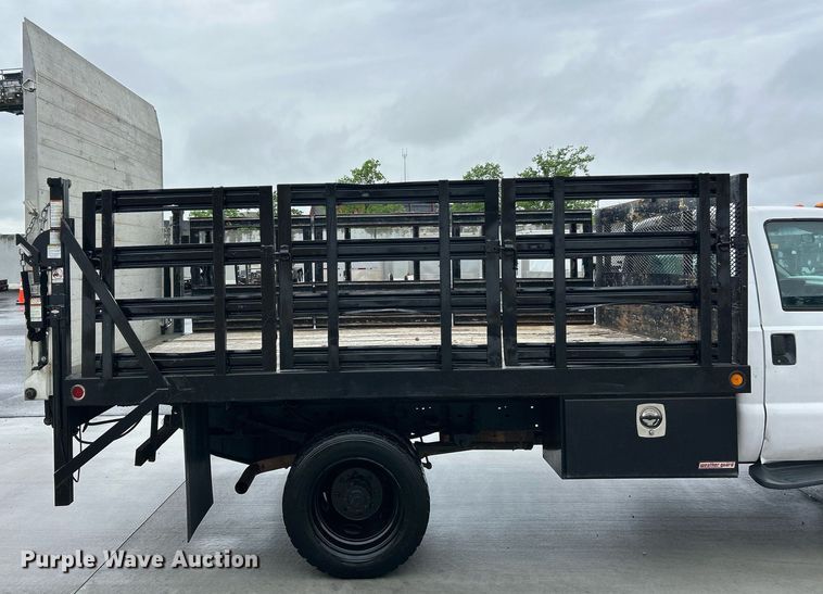 image for item EK2999 2003 Ford F550 Super Duty flatbed truck