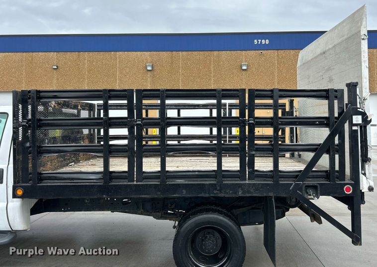 image for item EK2999 2003 Ford F550 Super Duty flatbed truck