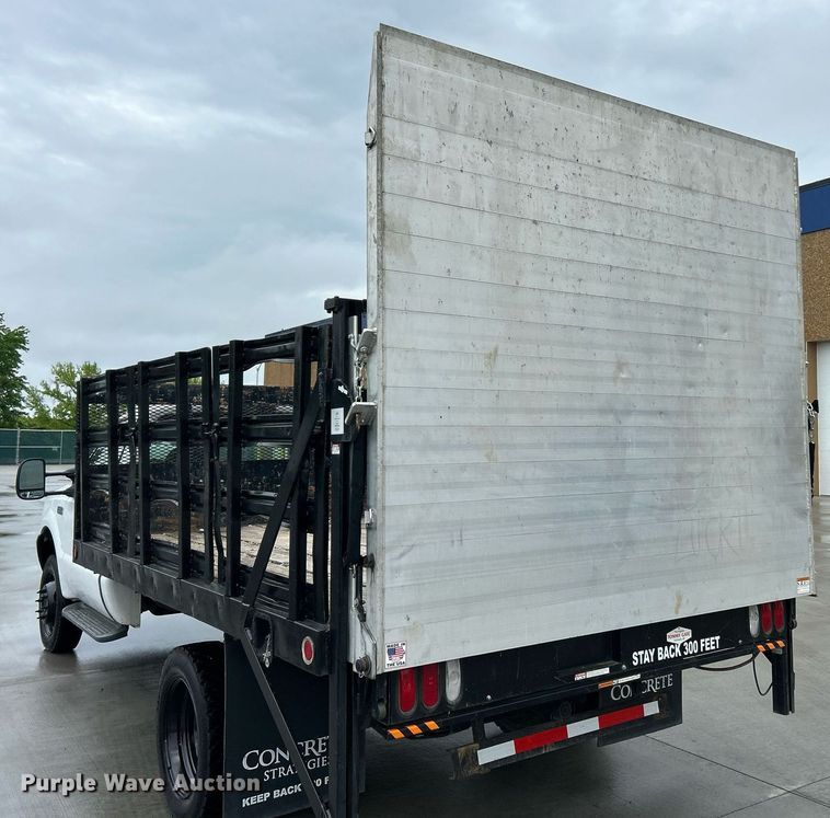 image for item EK2999 2003 Ford F550 Super Duty flatbed truck