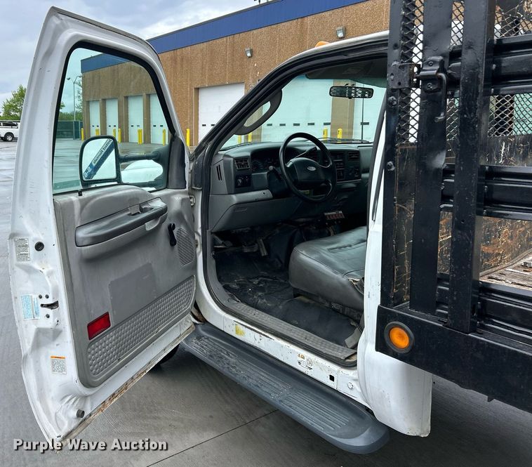 image for item EK2999 2003 Ford F550 Super Duty flatbed truck