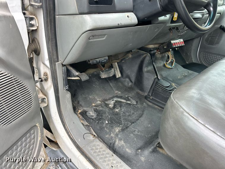 image for item EK2999 2003 Ford F550 Super Duty flatbed truck