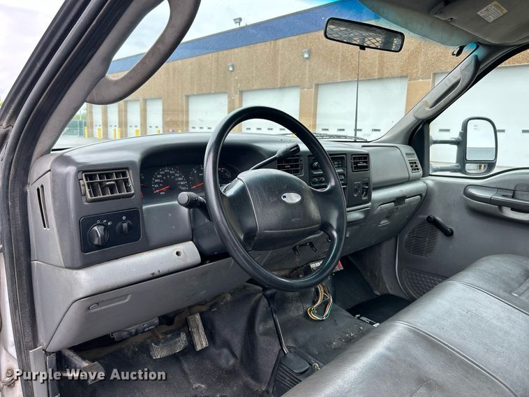 image for item EK2999 2003 Ford F550 Super Duty flatbed truck