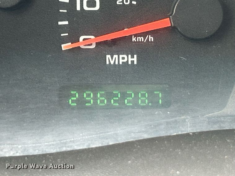 image for item EK2999 2003 Ford F550 Super Duty flatbed truck