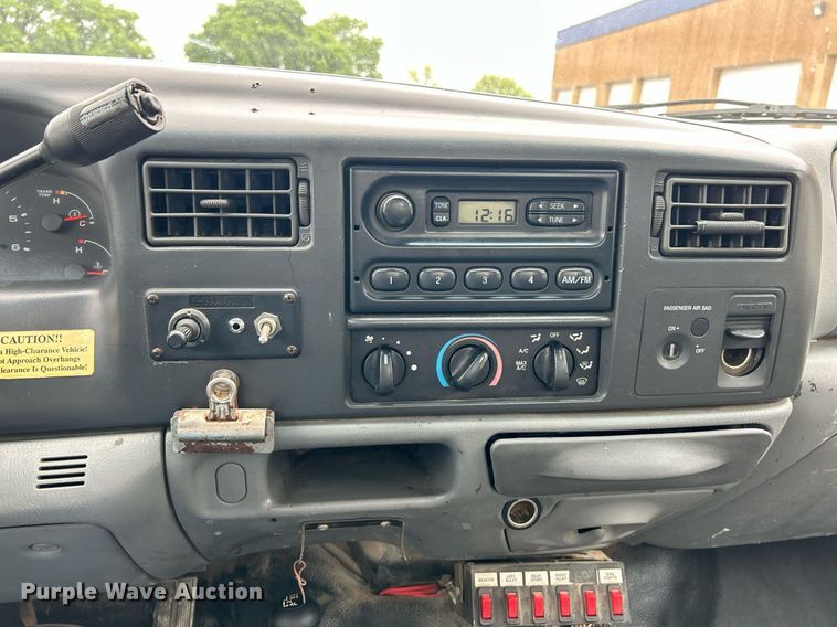 image for item EK2999 2003 Ford F550 Super Duty flatbed truck