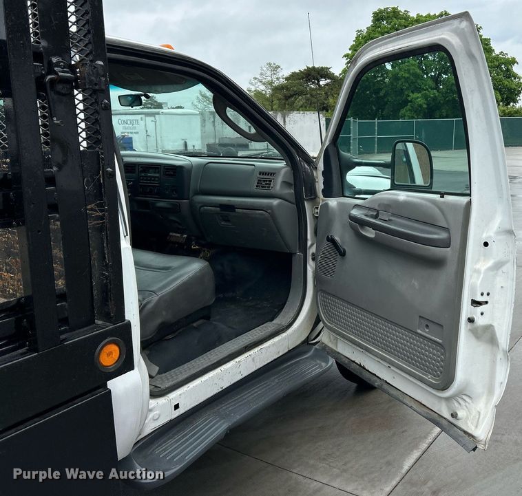 image for item EK2999 2003 Ford F550 Super Duty flatbed truck