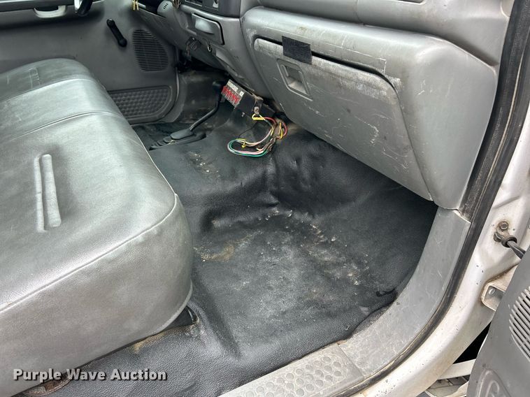 image for item EK2999 2003 Ford F550 Super Duty flatbed truck