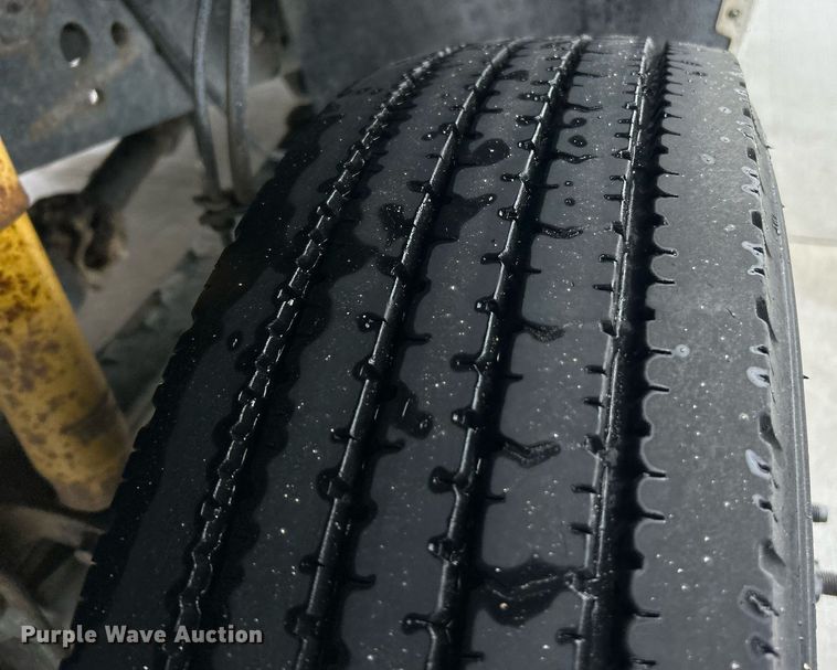 image for item EK2999 2003 Ford F550 Super Duty flatbed truck