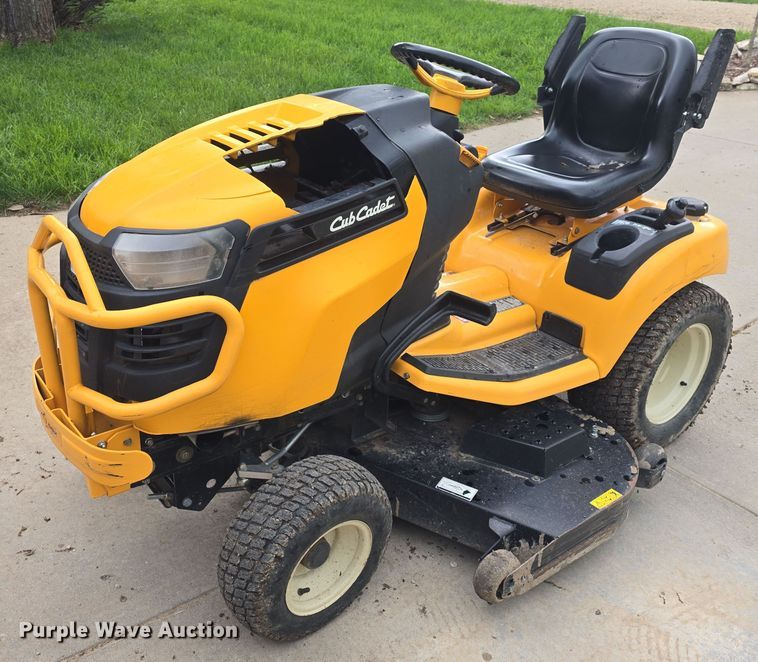 image for item EK5209 2017 Cub Cadet XT3 GSX lawn mower