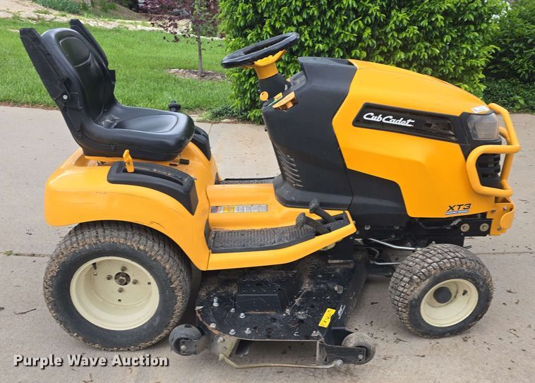 image for item EK5209 2017 Cub Cadet XT3 GSX lawn mower