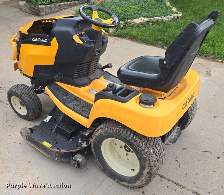 image for item EK5209 2017 Cub Cadet XT3 GSX lawn mower