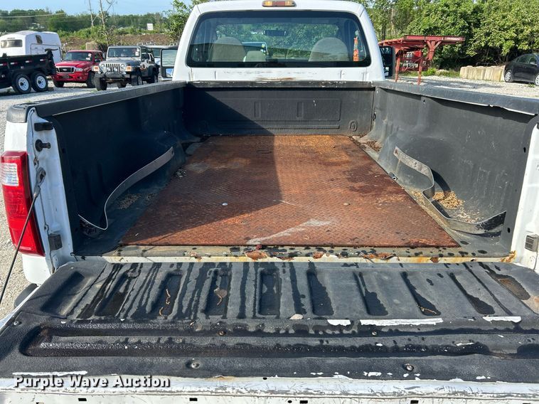 image for item EK8029 2008 Ford F350 Super Duty XL pickup truck