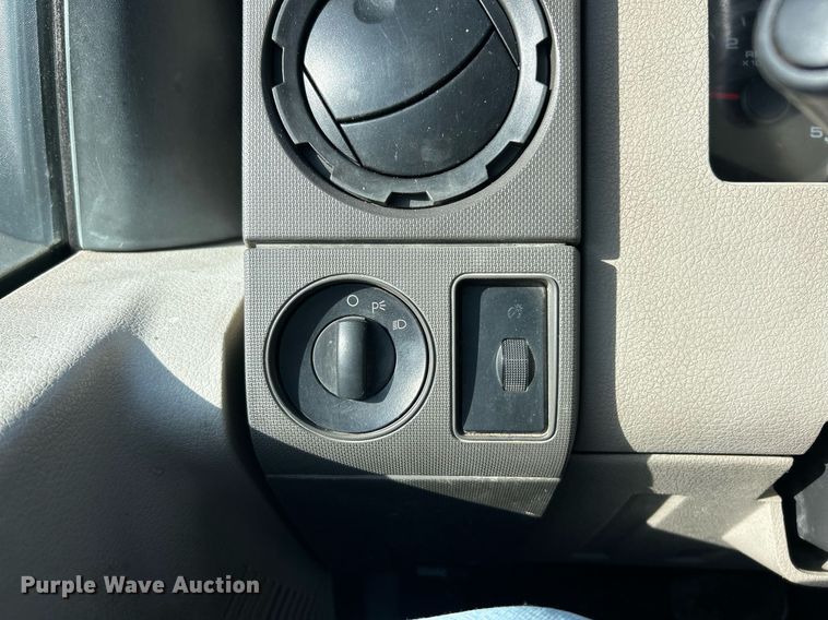 image for item EK8029 2008 Ford F350 Super Duty XL pickup truck