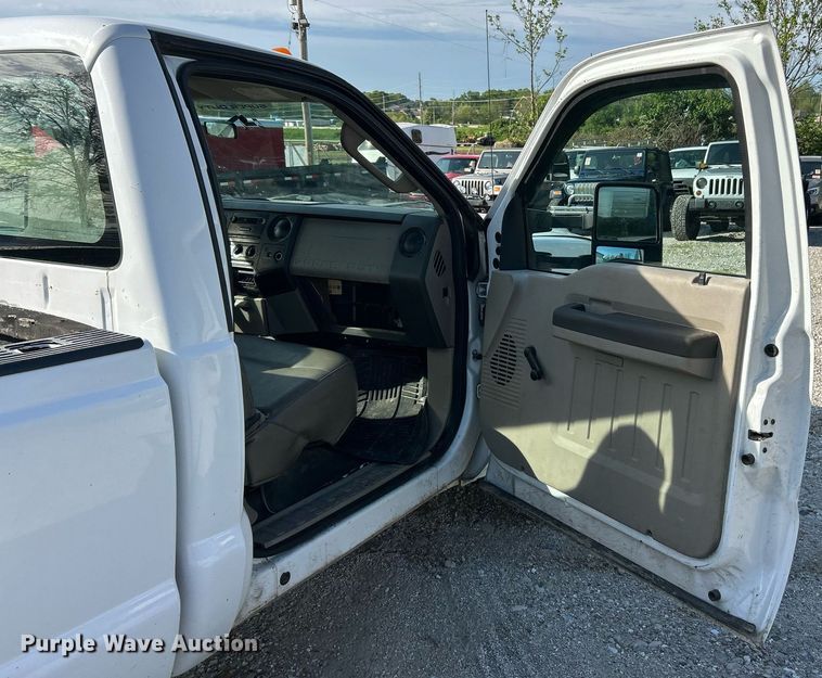 image for item EK8029 2008 Ford F350 Super Duty XL pickup truck