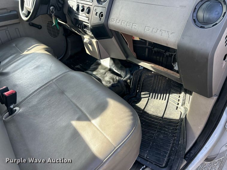 image for item EK8029 2008 Ford F350 Super Duty XL pickup truck