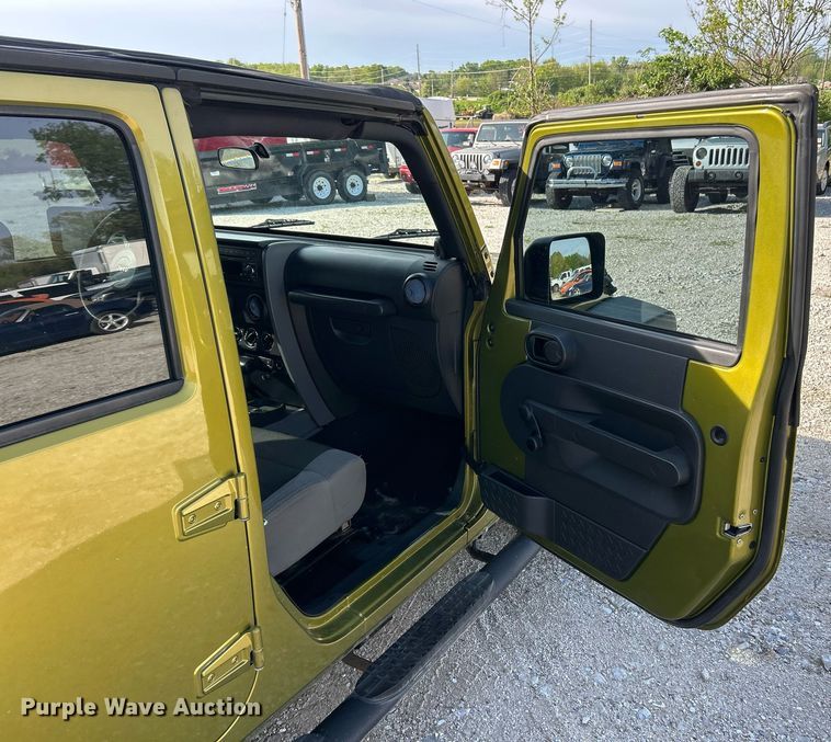 image for item EK8030 2007 Jeep Wrangler Unlimited SUV