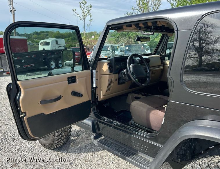 image for item EK8031 2001 Jeep Wrangler Sahara SUV