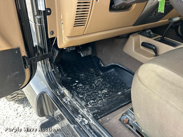 image for item EK8031 2001 Jeep Wrangler Sahara SUV