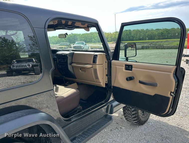 image for item EK8031 2001 Jeep Wrangler Sahara SUV