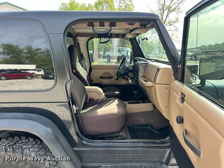 image for item EK8031 2001 Jeep Wrangler Sahara SUV