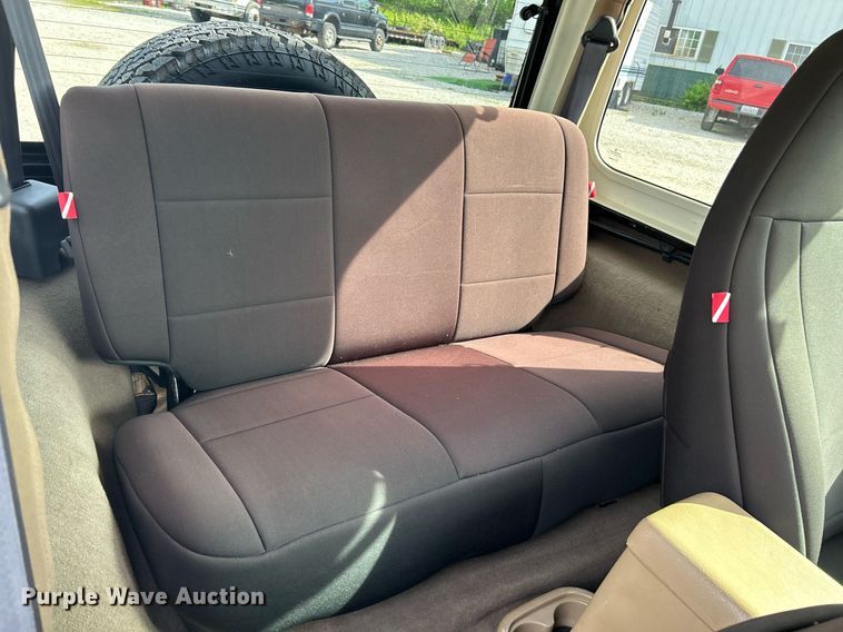 image for item EK8031 2001 Jeep Wrangler Sahara SUV