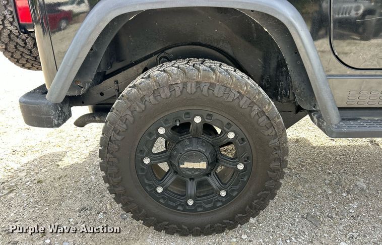 image for item EK8031 2001 Jeep Wrangler Sahara SUV