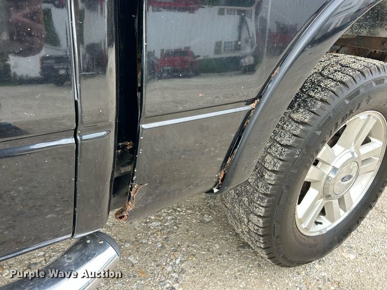 image for item EK8032 2004 Ford F150 Lariat SuperCrew pickup truck