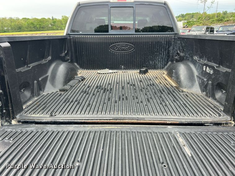 image for item EK8032 2004 Ford F150 Lariat SuperCrew pickup truck
