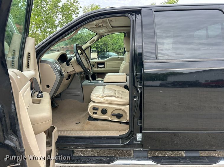 image for item EK8032 2004 Ford F150 Lariat SuperCrew pickup truck