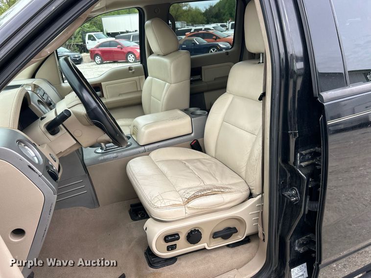 image for item EK8032 2004 Ford F150 Lariat SuperCrew pickup truck