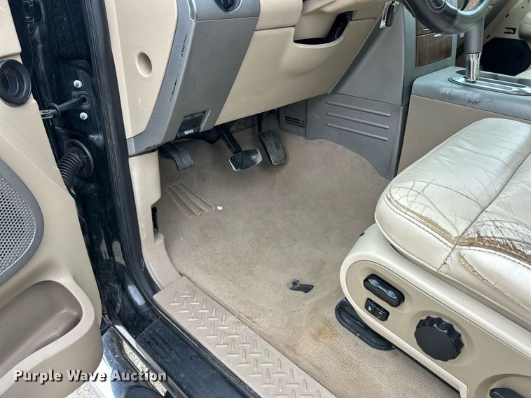 image for item EK8032 2004 Ford F150 Lariat SuperCrew pickup truck