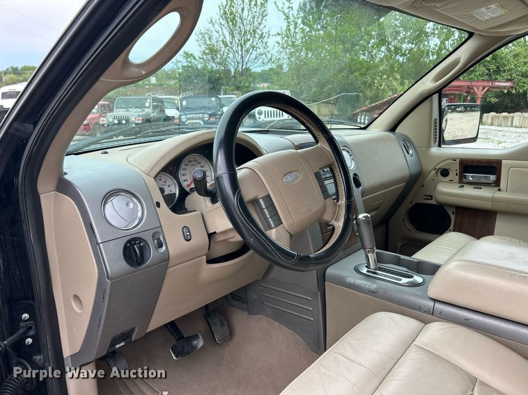 image for item EK8032 2004 Ford F150 Lariat SuperCrew pickup truck