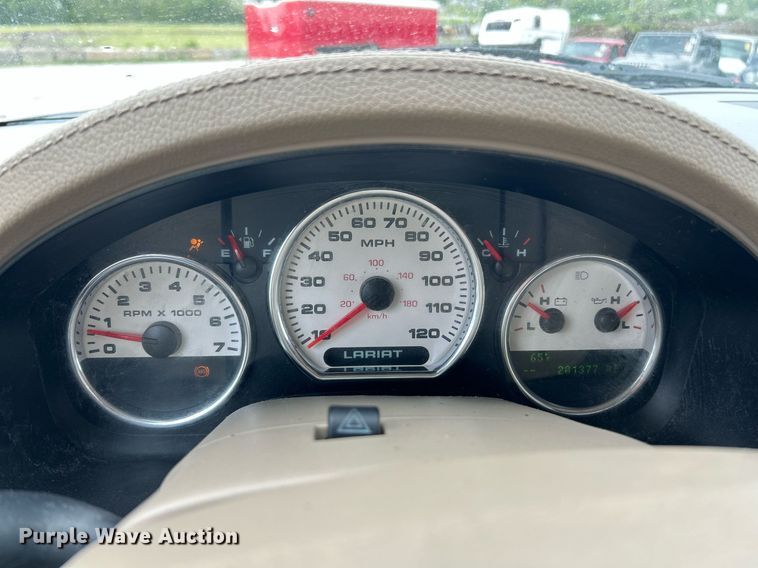 image for item EK8032 2004 Ford F150 Lariat SuperCrew pickup truck