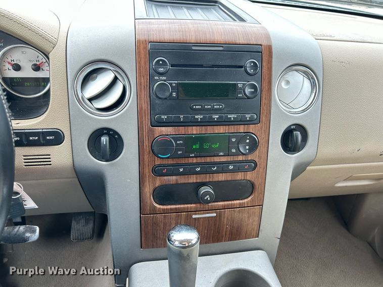 image for item EK8032 2004 Ford F150 Lariat SuperCrew pickup truck